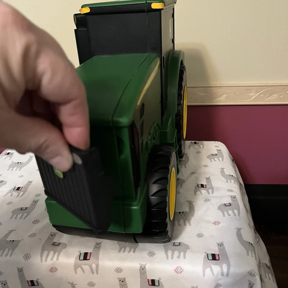 ERTL Tomy‎ John Deere Tractor You Carry Storage Carrying Case Green 13.5